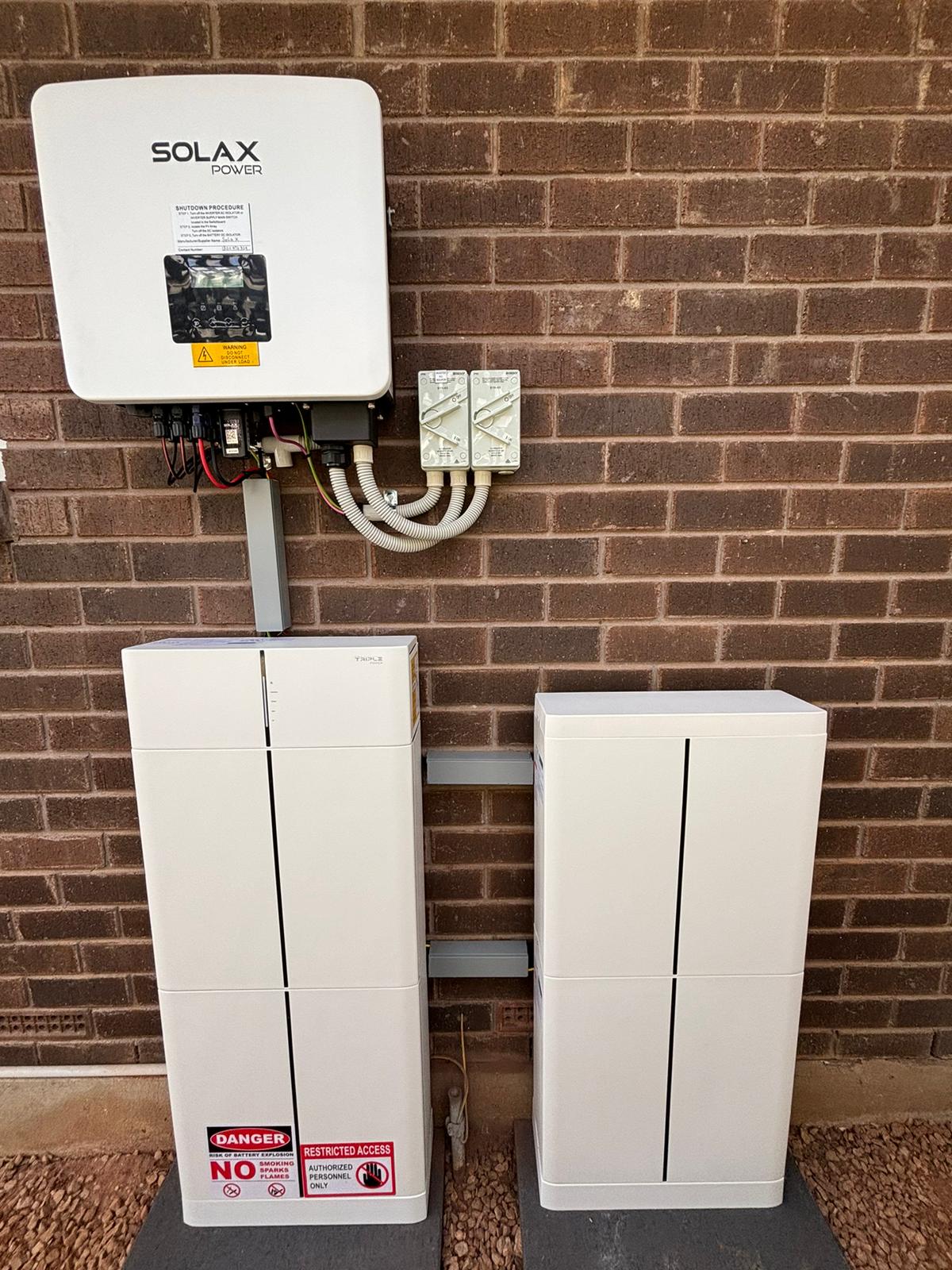 8kW JA Dual Glass 440W Panels  SolaX X1 Hybrid 5.0 G4  12kWh T30 Battery (2).jpg